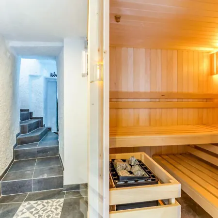 Petit Chateau De Harze * 아이웨일